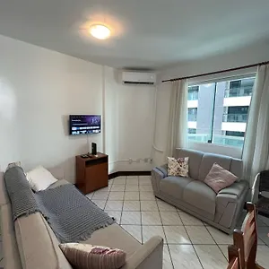 Apto 2 dormitórios, quadra mar com garagem e ar condicionado Balneário Camboriú